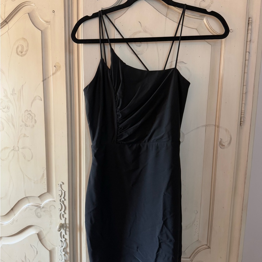 superdown Black Bodycon Cocktail Dress with Asymmetrical Neckline